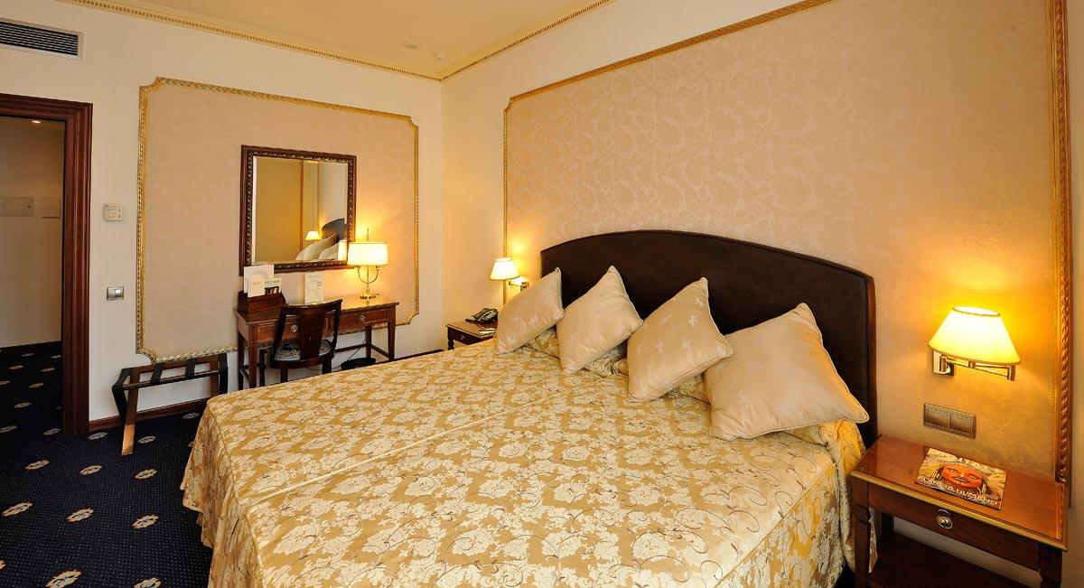 Hotel Roger De Lluria Barselona Dış mekan fotoğraf