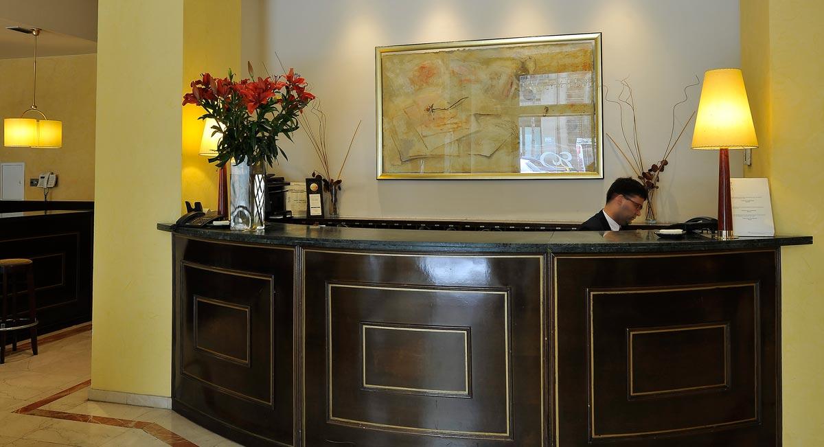 Hotel Roger De Lluria Barselona Dış mekan fotoğraf