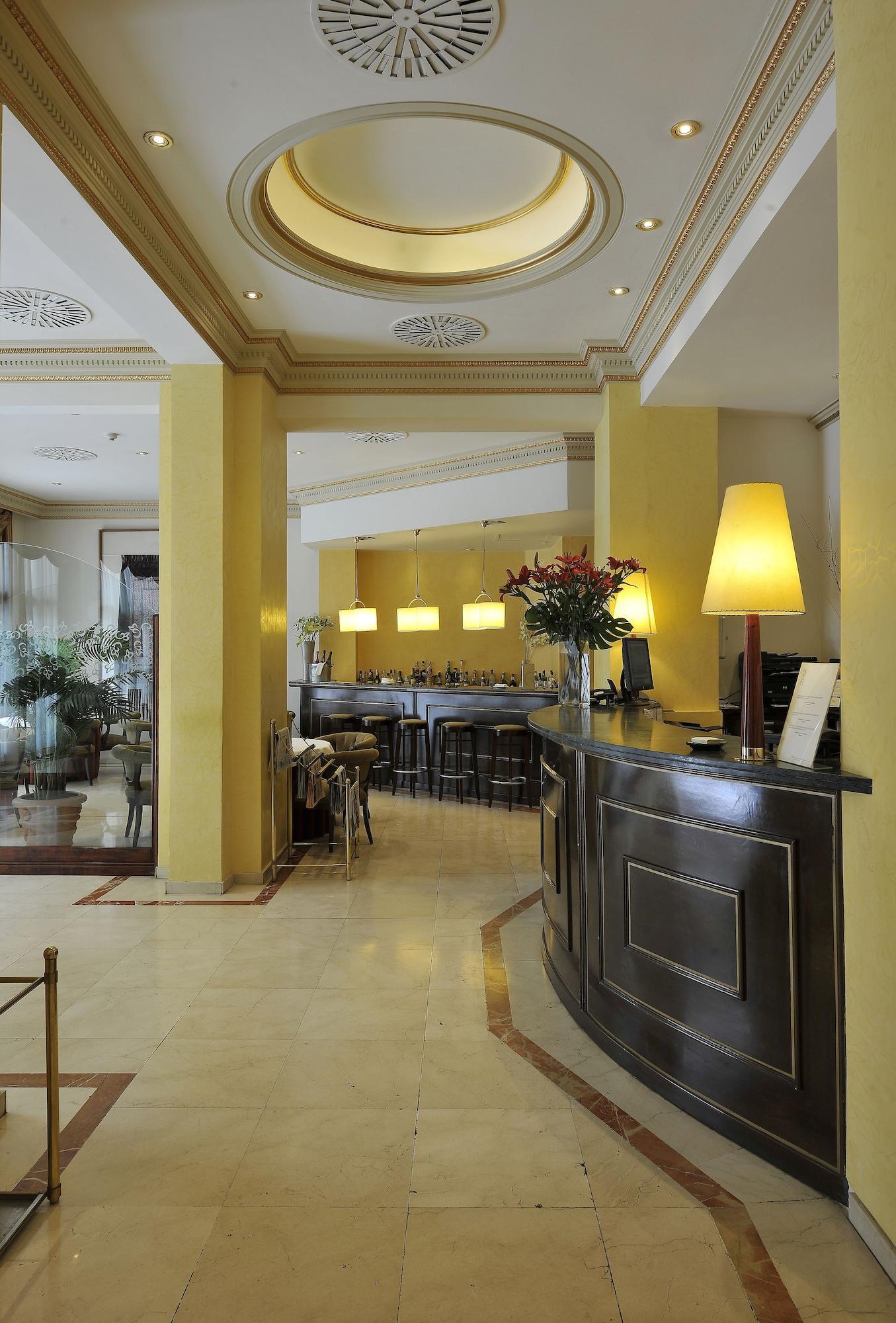 Hotel Roger De Lluria Barselona Dış mekan fotoğraf