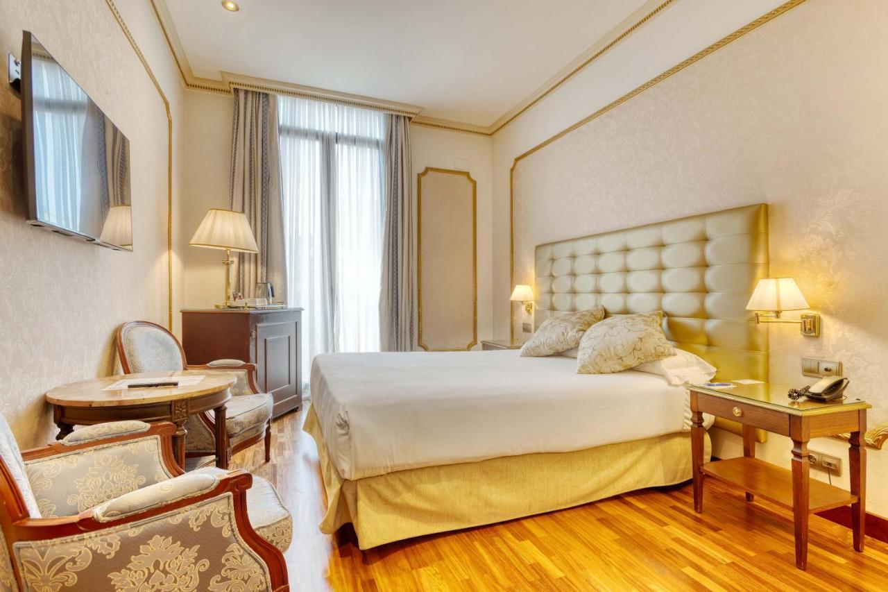 Hotel Roger De Lluria Barselona Dış mekan fotoğraf