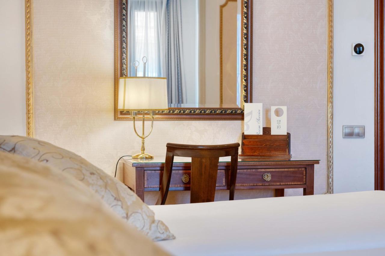 Hotel Roger De Lluria Barselona Dış mekan fotoğraf
