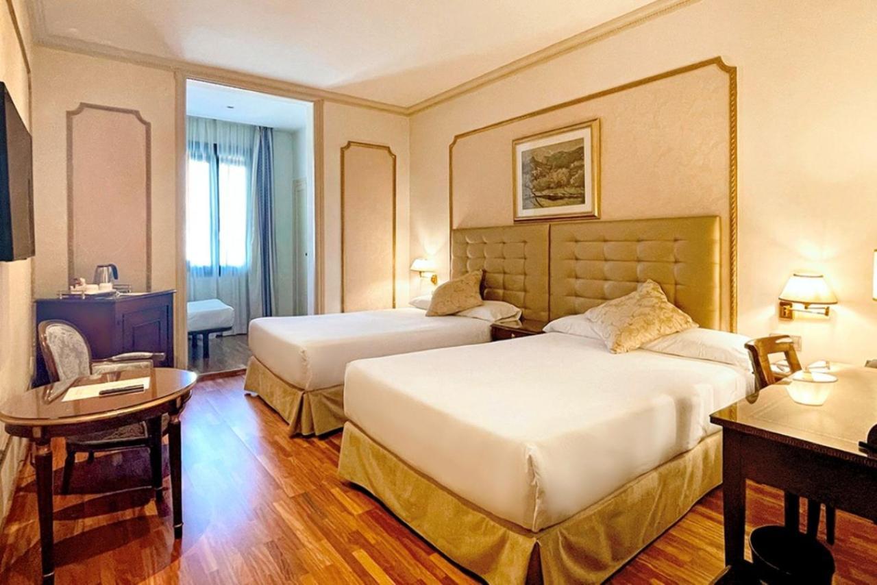 Hotel Roger De Lluria Barselona Dış mekan fotoğraf